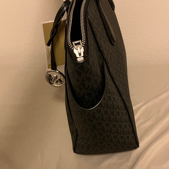 Michael Kors Black Marilyn Tote Bag - Picture 7 of 14